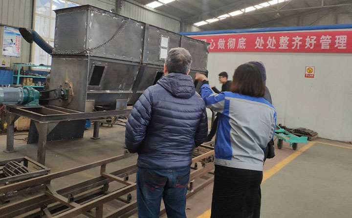 客户参观木屑颗?；庸こ导? width=