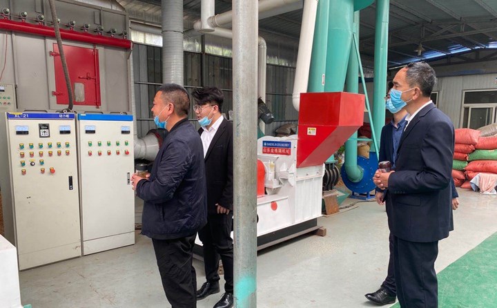 参观秸秆颗?；呦殖〔僮髑榭?jpg