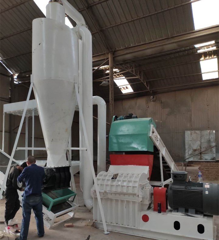 粉碎机.jpg 粉碎机.jpg