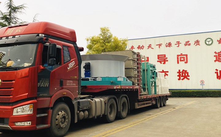 秸秆粉碎破碎一体机发往河南.jpg 秸秆粉碎破碎一体机发往河南.jpg