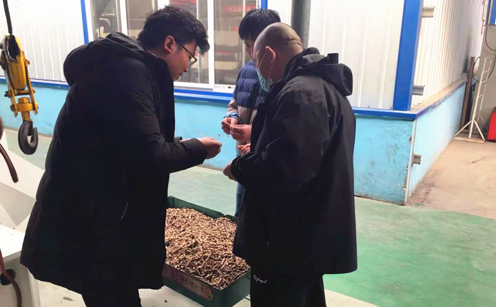 购买木屑制?；?，是为了挣钱，只有良好的颗粒成型率，才会有挣钱的可能.jpg