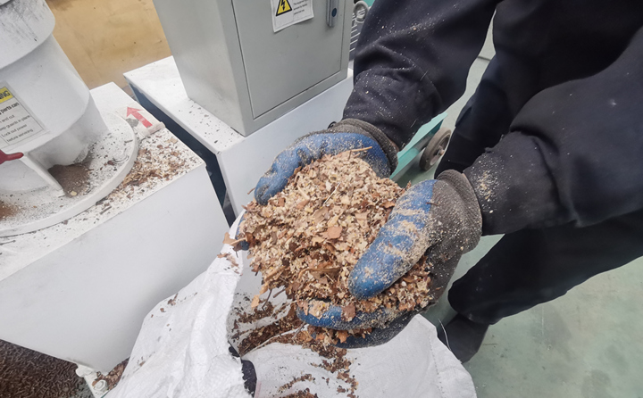 平模饲料颗?；牧?jpg