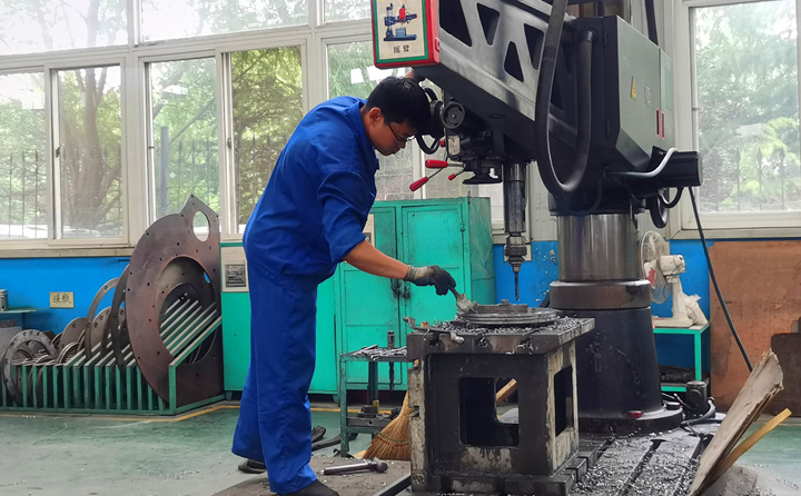 景重洋2014年—至今，就职于山东金格瑞机械有限公司，任职颗?；甏舶嘧槌ぃぷ骰鞫?jpg