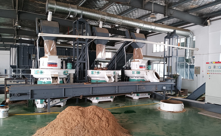 江苏宿迁年产2万吨木材颗粒生产线现场图片.jpg 江苏宿迁年产2万吨木材颗粒生产线现场图片.jpg
